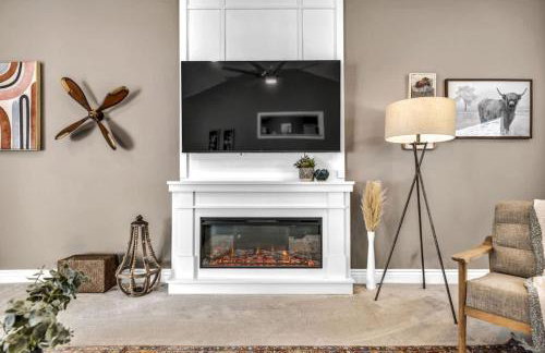 Swim and Relax In our Pool and Hot Tub and Recently Renovated - Photo 13