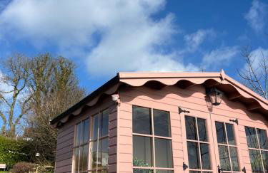 The Pink Cottage upstairs suite & Garden Summer Room - Foto 67