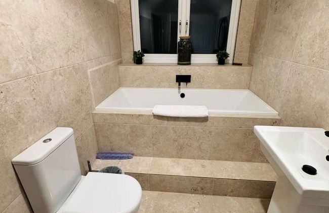 Luxury Langtoft Stud - Sleeps 10 - Photo 9