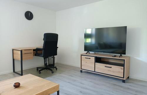 D-Quadrat FeWo "Doni" für Familien, Geschäftsreisende und Urlauber, mit 3 Zimmern, Tageslichtbad, Südbalkon und Kingsize-Betten, für bis max 6 Erwachsene und 2 Kleinkinder - Foto 8