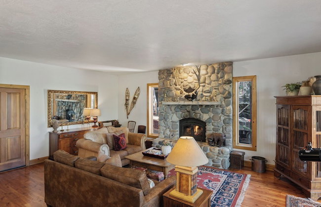 Ellis Peak by Avantstay Beautiful Mckinney Cabin w/ Filtered Lake Views - Foto 57
