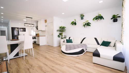 New Big City Center Apartment 4th floor no elevator - Photo 2, pet friendly