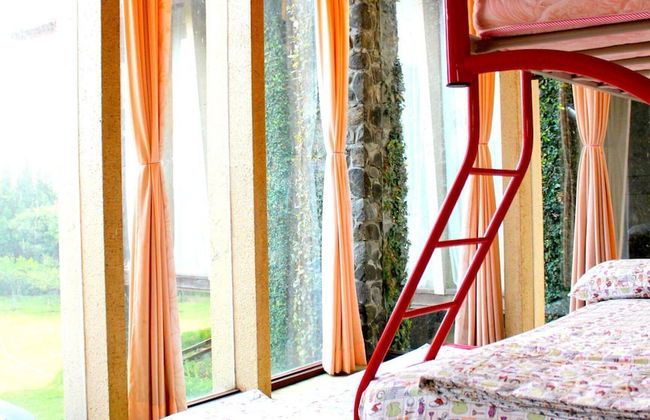 De Villa Istana Bunga by HouseinBandung - Photo 6