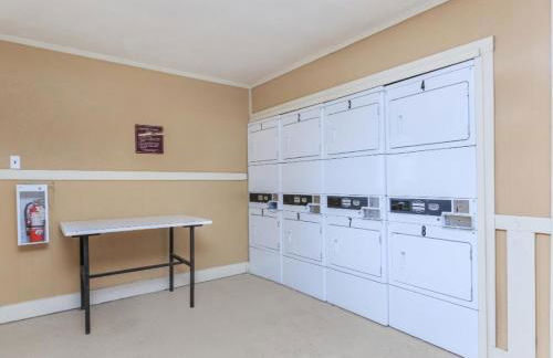 Bright two-bed wupgraded fixtures - Foto 20