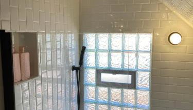 Historic Glacier Getaway with Spectacular Views-20mins to Glacier National Park-10mins to airport and walkable to downtown! - Foto 3, Shower