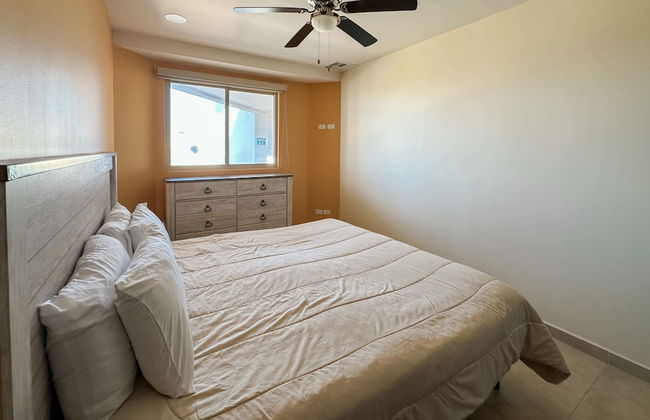 Poolside Family Retreat 2BR Condo - Foto 28