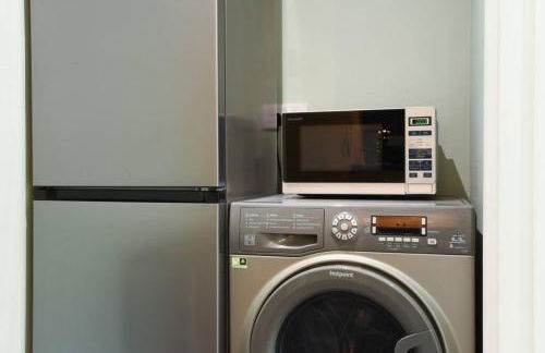 Air Maison - Family Home with Off-Road Parking - Photo 33