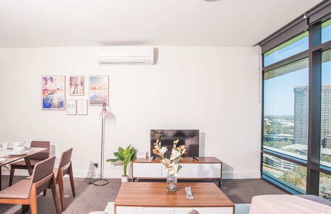 Luxury 2bed2bath APT @opaltower +view - Photo 15