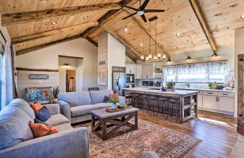 Chic Williamstown Retreat with Pool and Hot Tub! - Foto 1