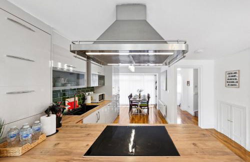 4 Bedroom House by Homestyles Hosts - Short Lets and Serviced Accommodation Islington - Private En-Suite - Foto 43