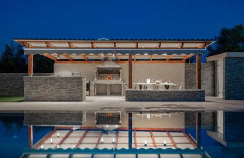 Antonia Villa - Luxurious Serenity with Private Pool, by ZanteWize - Foto 44