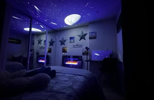 Beach Side APT with Home Cinema - Photo 16