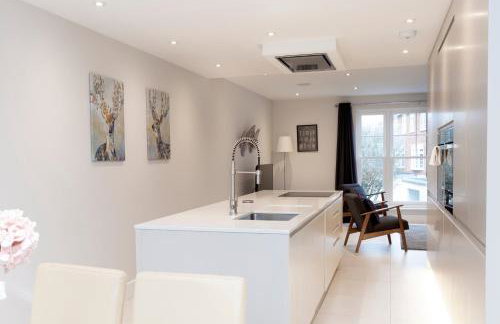 Stunning Central Windsor Town House With Parking - Foto 10
