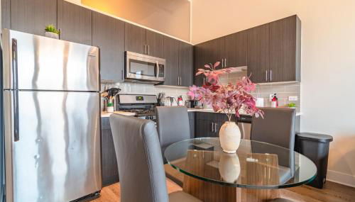 Modern 2BR Loft with Amazing City Skyline View and Optional Parking for 8 Guests Near McCormick Place and Soldier Field - Foto 3