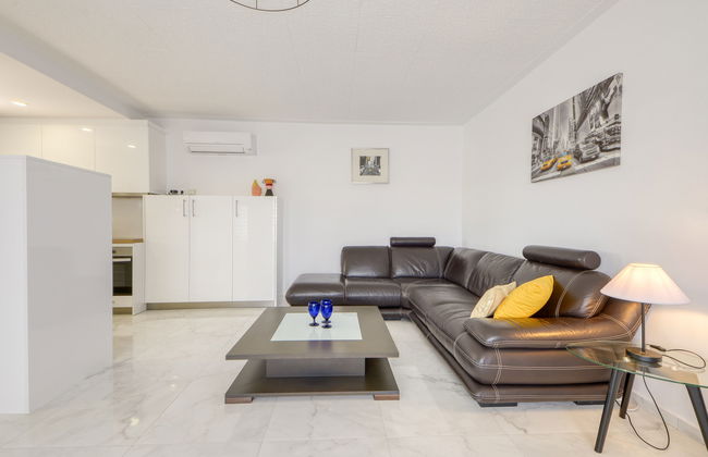 4 bedroom House in Castelló d'Empúries with private pool and garden - Photo 26