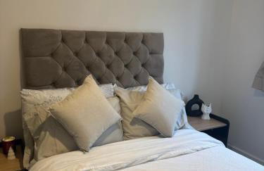 3 Bedroom Brand New Whiteley Home with Hot Tub - Photo 9