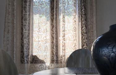 Venetia's Stone House - Photo 8