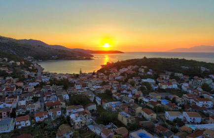 The Cassius Hill House - Photo 2