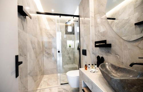 Celeste Luxury Villas - Photo 25