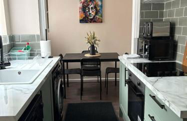 Anfield Home - Sleeps 7 - 1 min walk to Stadium! - Foto 1