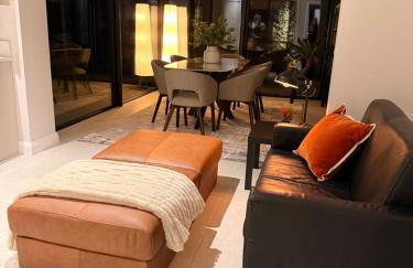 Modern Entire Home steps from the Train Station - Foto 1