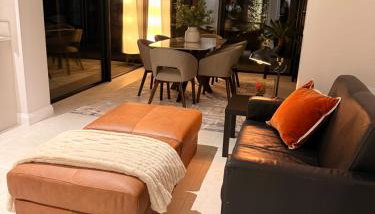 Modern Entire Home steps from the Train Station - Foto 1