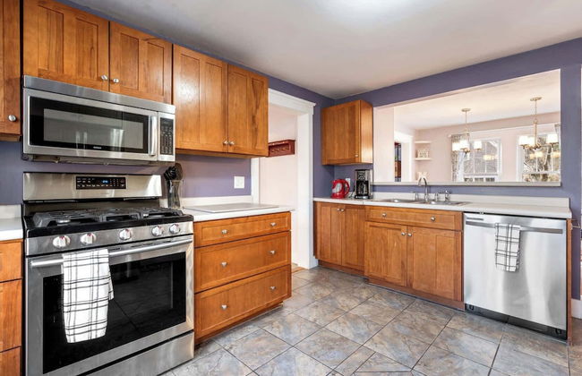 Ogunquit Village 4BR Walk to Beach, Dining & Town Center - Photo 23