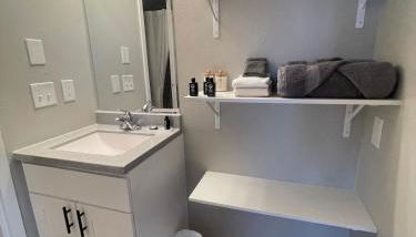 Aksarben Modern 1Bed ground level with parking - Photo 5