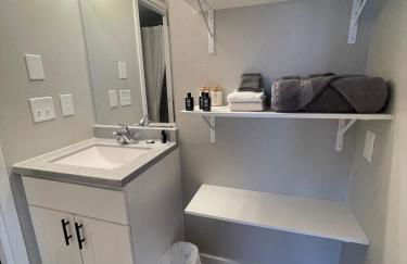 Aksarben Modern 1Bed ground level with parking - Foto 5