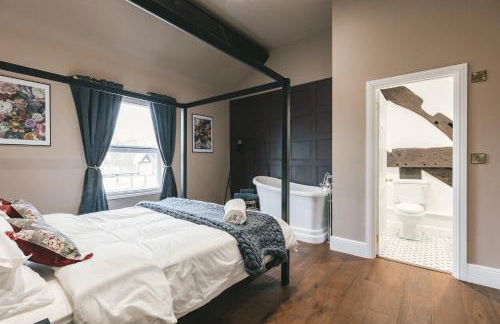 Large 7 Bedroom House for Families and Work Crews Hot Tub Parking Wi-Fi sleeps 17 - Foto 23