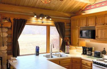 Rocky Mountains Nature Escape: Amazing Log Cabin with a Hot Tub in Darby, MT - Foto 5