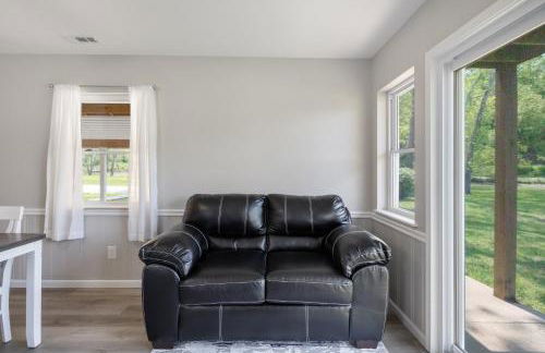 New! 2 Homes-Firepit, Hot Tub, Huge Yard and Dock - Foto 7