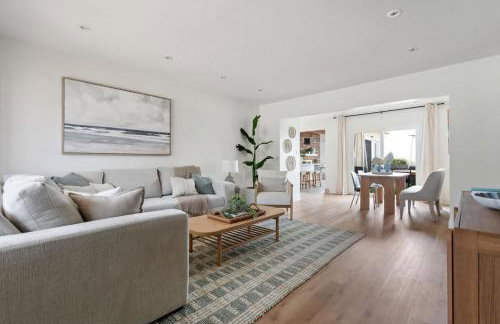 NEW Cozy Modern Home with Hot Tub and Ocean Views - Foto 4