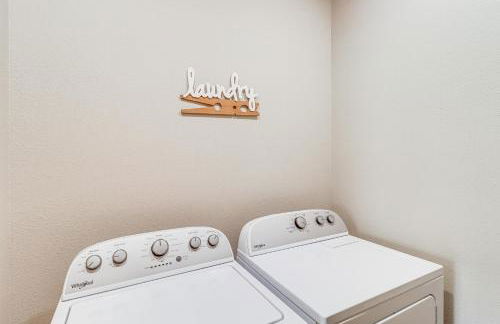 Riverfront Mountain View Cabin with Deck and Grill! - Foto 12