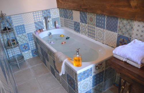 Cottage Mackinley, séjour spacieux et chaleureux, salon de jeux, grande salle à manger, 15 pers, Centre Historique, gare TER - Foto 31