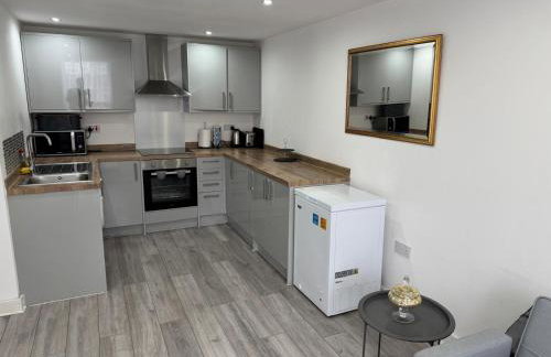 Epsom High Street Apartment 3 - Photo 4