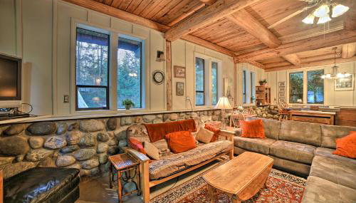 5-Acre Cozy Bow Cabin with Fire Pit and Hiking Nearby! - Foto 5