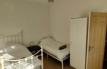 Victorian Semi Detached House behind the High Street - Foto 10