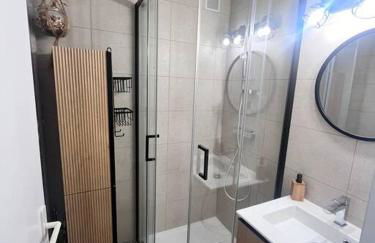 Bel appartement T2 refait à neuf avec piscine couverte de juin à fin septembre, près des stations de ski avec navette et draps et serviettes compris - Foto 7