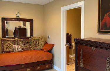 Lake Escape to an Elegant 4 Br Home - Foto 32