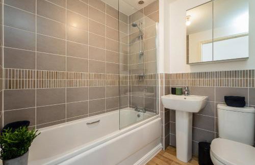 Modern 3-Bed Family Home Near Glasgow Airport - Foto 22