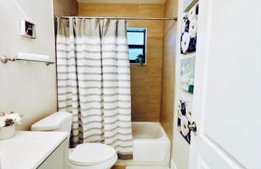 Stylish Stay Close to UM City Vibes - Photo 17