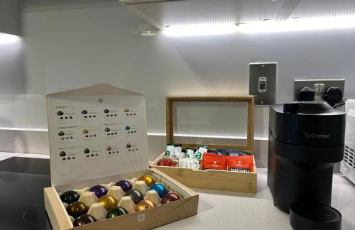 2-Bedroom Modern apt with Gym, roof terrace, Free Parking and 3 min walk to train st - Foto 5