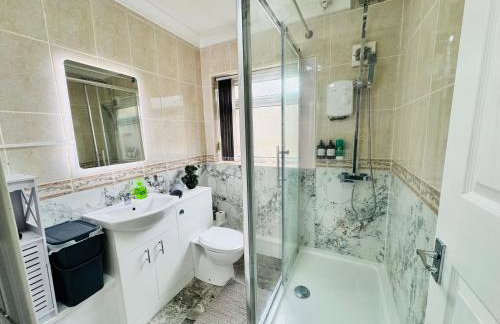 3 bedroom house sleeps 5 free parking long stay discounts - Foto 20