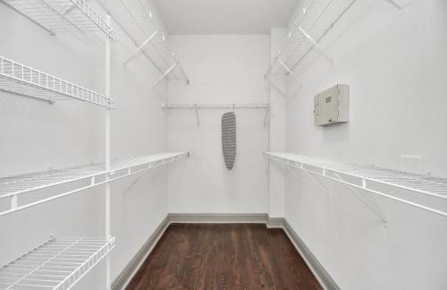 Skyline King Beds Retreat 2BR 2BA Near NRG Medical Center Galleria Mall - Foto 18