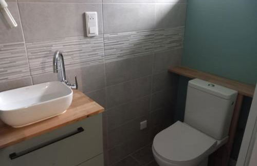 Petit studio independant mitoyen à la maison - Foto 4