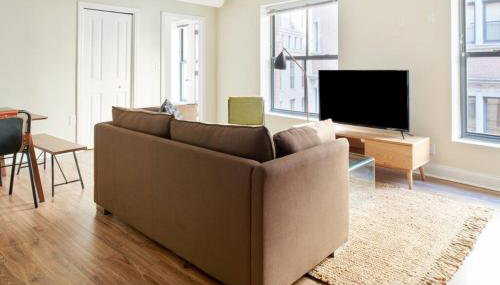 Bold and Spacious 2 Bed in Boston Financial District - Photo 3