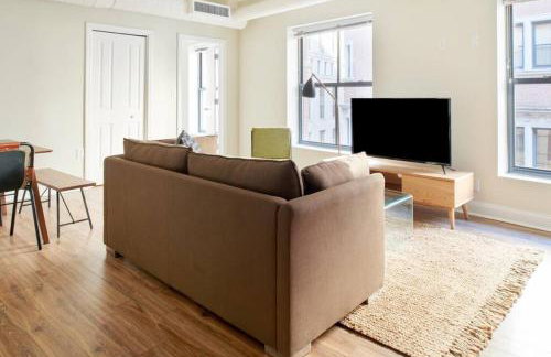 Bold and Spacious 2 Bed in Boston Financial District - Photo 3