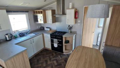 Mikey Cabin Sleeps 8 with Balcony - Foto 5, stove