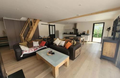 Maison Moderne en Bordure de Forêt, Idéale pour 8/10 Pers, à 2km de la Plage avec WiFi et Terrasse - FR-1-777-6 - Foto 2